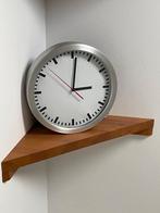 Classic Danish design wandklok quartz, Ophalen of Verzenden, Zo goed als nieuw, Analoog, Wandklok