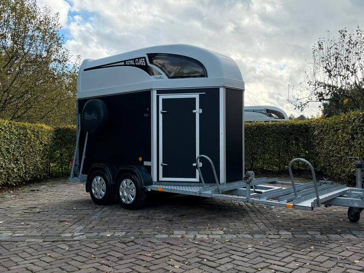Zeer mooie 2 paards atec mentrailer met zadelkamer, Dieren en Toebehoren, Paarden en Pony's | Trailers en Aanhangwagens, Zo goed als nieuw