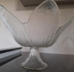 Vintage glazen fruitschaal of kom op voet, Schaal, Rond, Ophalen of Verzenden, Glas
