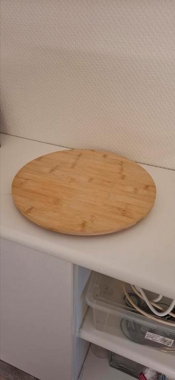 Houten  draaiplateau  beschikbaar voor biedingen
