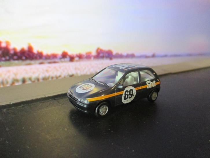Opel Corsa B 3-deurs - Herpa Sixt autoverhuur, Hobby en Vrije tijd, Modelauto's | 1:87, Zo goed als nieuw, Ophalen of Verzenden