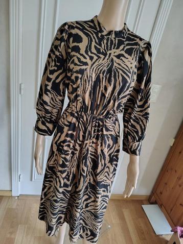 nieuwe jurk van ichi  nieuw !  beschikbaar voor biedingen