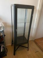 Ikea vitrinekast Fabrikor grijs, Huis en Inrichting, Ophalen, Met deur(en), 100 tot 150 cm, 50 tot 100 cm