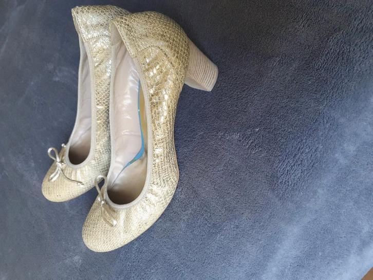 Nieuwe Roberto d'Angelo pumps 42/43, Kleding | Dames, Schoenen, Nieuw, Pumps, Beige, Ophalen of Verzenden