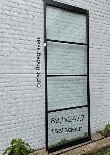 Taatsdeuren  beschikbaar voor biedingen