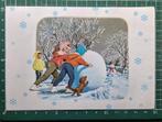 Meisje, jongen en hond rollen grote sneeuwbal naar sneeuwpop, Ophalen of Verzenden, 1980 tot heden, Gelopen, Kinderen
