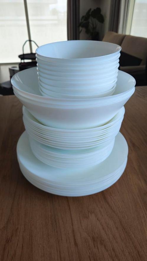 Compleet Ikea OFTAST wit servies - 42 delig, Huis en Inrichting, Keuken | Servies, Zo goed als nieuw, Bord(en), Effen, Glas, Ophalen