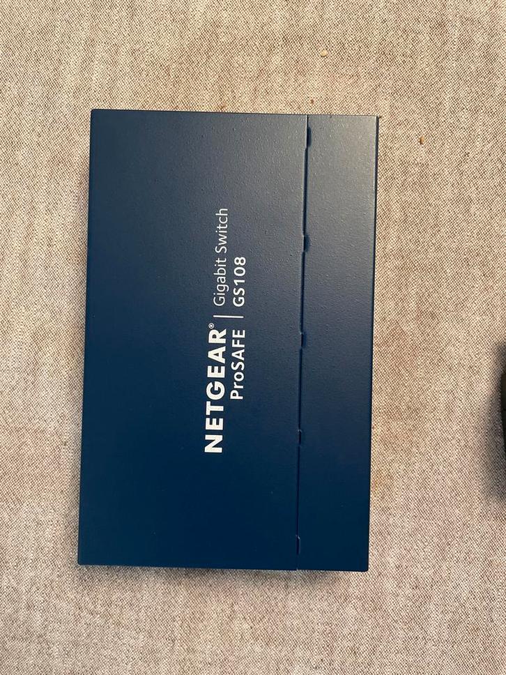 NETGEAR GS108 Gigabit Switch - 8 Poorten, Computers en Software, Netwerk switches, Gebruikt, Ophalen of Verzenden