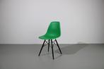 4 Vitra Eames DSW dinning chairs, zwart onderstel, Huis en Inrichting, Stoelen, Zwart, Nieuw, Vier, Ophalen