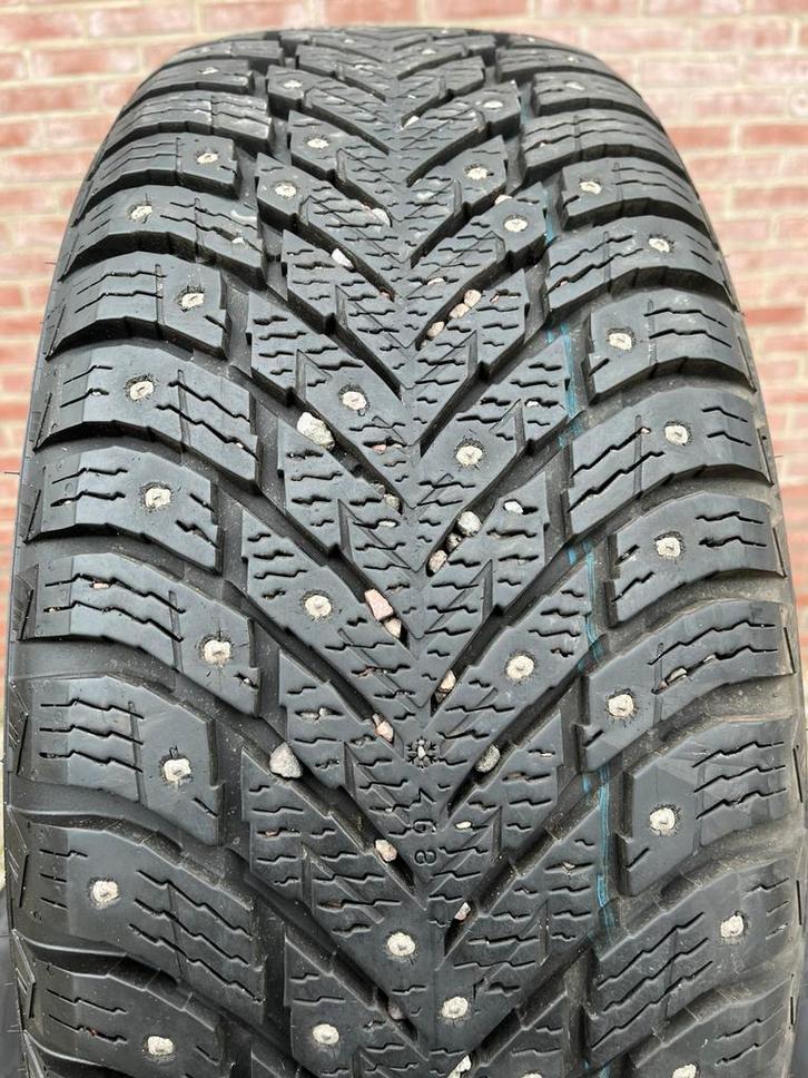 Nokian 235-55-19 +8.5mm SPIKES spijkerbanden, Auto-onderdelen, Banden en Velgen, Band(en), Winterbanden, 19 inch, 235 mm, Terreinwagen