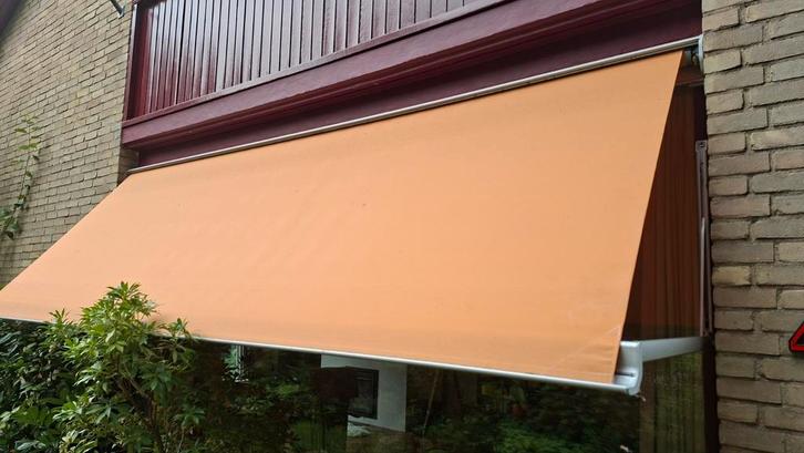 Elektrisch Zonnescherm - 3,74m Breed, Tuin en Terras, Zonneschermen, Gebruikt, Knikarmscherm, 150 tot 300 cm, 250 cm tot 450 cm