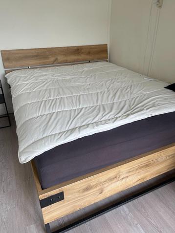  Luxurious double bed beschikbaar voor biedingen