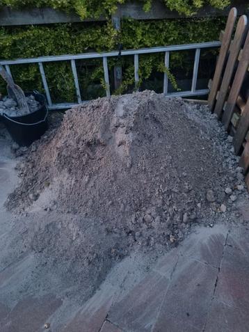 Gratis zand voor in de tuin beschikbaar voor biedingen