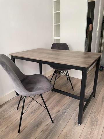 Grey velvet chairs // Grijze fluwelen stoelen beschikbaar voor biedingen