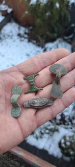 4 x middeleeuwse fibula, Bodemvondst, Ophalen of Verzenden, Brons