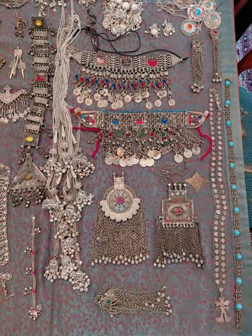 lot etnische, oosterse sieraden.India, Afghanistan. Kuchi beschikbaar voor biedingen