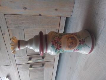 Antieke vaas beschikbaar voor biedingen