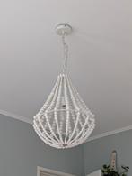 Lustre / Hanglamp met witte houten kralen – bohemian stijl, Huis en Inrichting, Lampen | Kroonluchters, Ophalen of Verzenden, Zo goed als nieuw