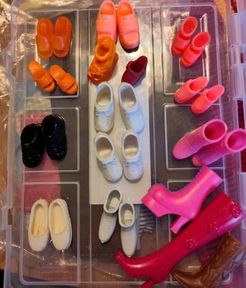 BARBIE 👢 Schoenen en enkele stuks 👢LAARZEN SLIPPERS GYMPEN beschikbaar voor biedingen