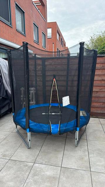 Trampoline in goede staat! beschikbaar voor biedingen