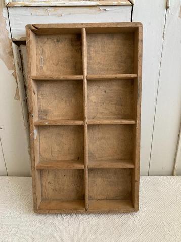 Brocante oude houten vakkenbak -  vakkenbakje beschikbaar voor biedingen