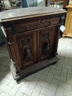 Antieke hoekkast met beelden op deuren., Ophalen, Gebruikt