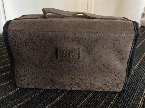 Praktische unisex nubuck toilettas (merk: SF-Bags), Sieraden, Tassen en Uiterlijk, Toilettassen, Zo goed als nieuw, Heer of Dame