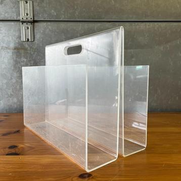 OPRUIMING Vintage jaren 70 80 acryl plexiglas krantenrek beschikbaar voor biedingen
