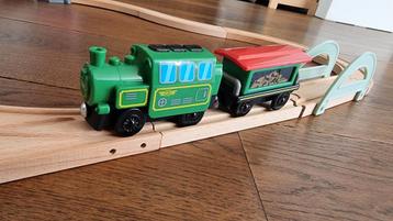 Speelgoed trein, met 2 rijdende treintjes. beschikbaar voor biedingen