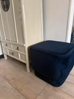 Donkerblauwe velvet poef., Huis en Inrichting, Banken | Voetenbanken en Poefen, Minder dan 50 cm, Rond, Ophalen of Verzenden, Zo goed als nieuw