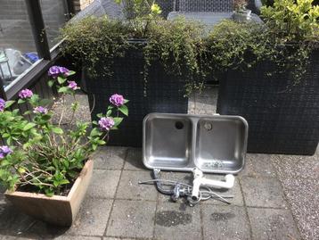 Te koop RVS Spoelbak met toebehoren met kraan . beschikbaar voor biedingen