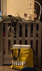 Licht grijse baby box, Kinderen en Baby's, Boxen, Ophalen of Verzenden, Zo goed als nieuw, Vierkant, Lade