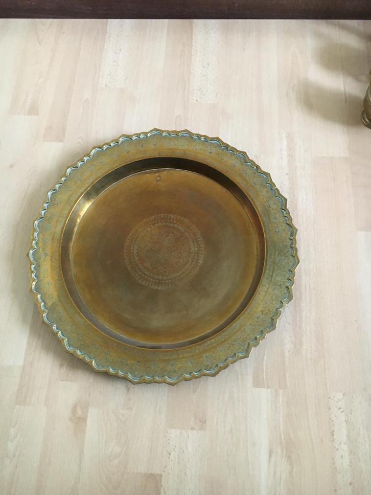 geel koperen wandbord diam 48 schulp rand opdruk een pauw, Antiek en Kunst, Antiek | Koper en Brons, Koper, Ophalen of Verzenden