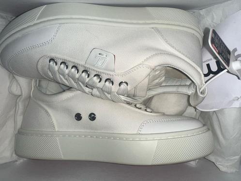 Christian Louboutin White Canvas, Kleding | Dames, Schoenen, Nieuw, Sneakers of Gympen, Wit, Ophalen of Verzenden