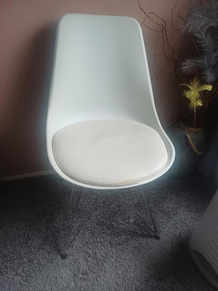 Witte Eames Style Stoel, Huis en Inrichting, Stoelen, Gebruikt, Eén, Kunststof, Metaal, Wit, Ophalen