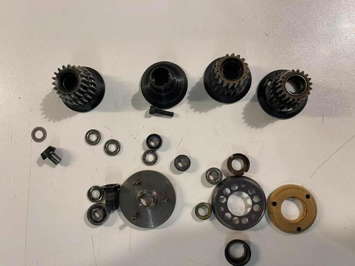 Mugen / serpent  1/8 nitro koppeling 3,5cc en parts 4klokken, Hobby en Vrije tijd, Modelbouw | Radiografisch | Auto's, Gebruikt