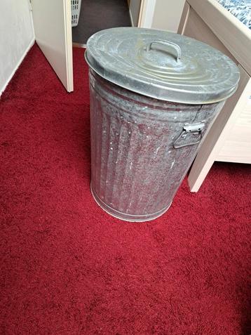 Oude blikken speelgoedbak Present Time beschikbaar voor biedingen