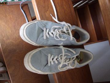 Converse All Star lichtblauwe suede gympen maat 9 1/2  beschikbaar voor biedingen