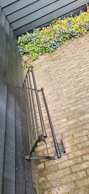 Kapstok beschikbaar voor biedingen