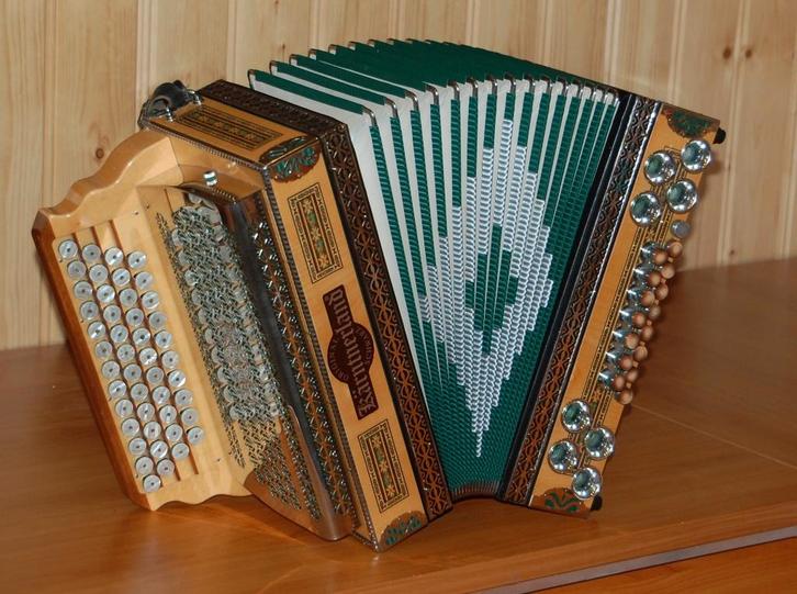 Steirische harmonica Karntnerland, Muziek en Instrumenten, Accordeons, Gebruikt, Overige formaten, Overige merken, Met koffer