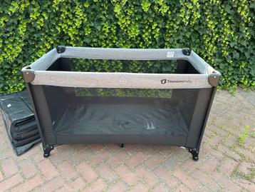 Camping bedje met extra dikker matras en lakens beschikbaar voor biedingen