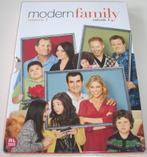 Dvd *** MODERN FAMILY *** 4-Dvd Boxset Seizoen 1 *NIEUW*, Cd's en Dvd's, Dvd's | Tv en Series, Boxset, Komedie, Alle leeftijden