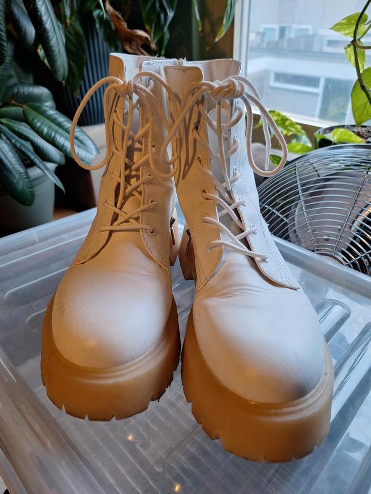 Bershka Witte Laarsjes Maat 40, Kleding | Dames, Schoenen, Zo goed als nieuw, Lage of Enkellaarzen, Wit, Ophalen of Verzenden