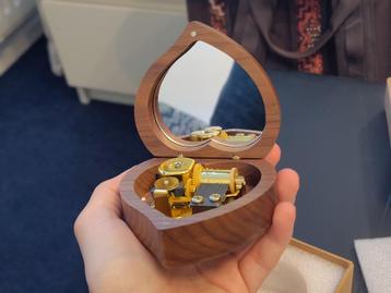 Muziekdoos Howl's Moving Castle beschikbaar voor biedingen