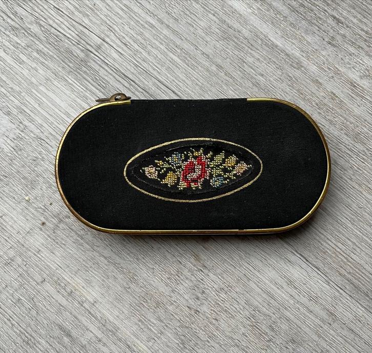 Vintage Petit Point Nagelset in Zwarte Etui, Sieraden, Tassen en Uiterlijk, Portemonnees, Gebruikt, Overige merken, Zwart, Ophalen of Verzenden