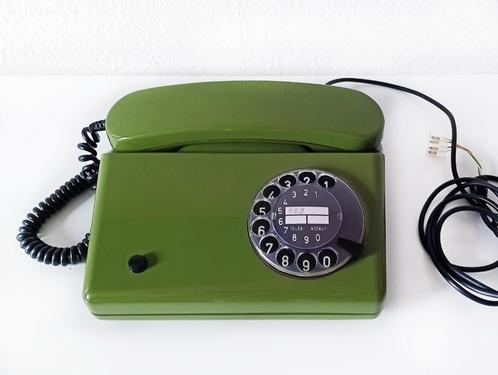 Vintage groene telefoon met draaischijf, Telecommunicatie, Vaste telefoons | Niet Draadloos, Niet werkend, Met draaischijf, Ophalen of Verzenden
