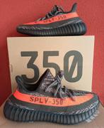 YEEZY BOOST 350 V2 "CARBON BELUGA" (2023) - maat 42 - nieuw!, Nieuw, Adidas Yeezy, Ophalen of Verzenden, Sneakers of Gympen