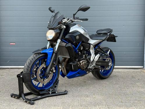 YAMAHA MT07 ABS *AKRAPOVIC*, Motoren, Motoren | Yamaha, Bedrijf, Naked bike, meer dan 35 kW, 2 cilinders, Ophalen of Verzenden