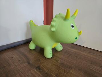 Skippy dino dinosaurus triceratops groen skippybal incl pomp beschikbaar voor biedingen
