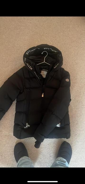 Moncler winterjas beschikbaar voor biedingen